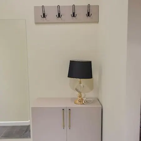 Miku - Contemporary 1 Bdr At Komuna E Parisit Διαμέρισμα